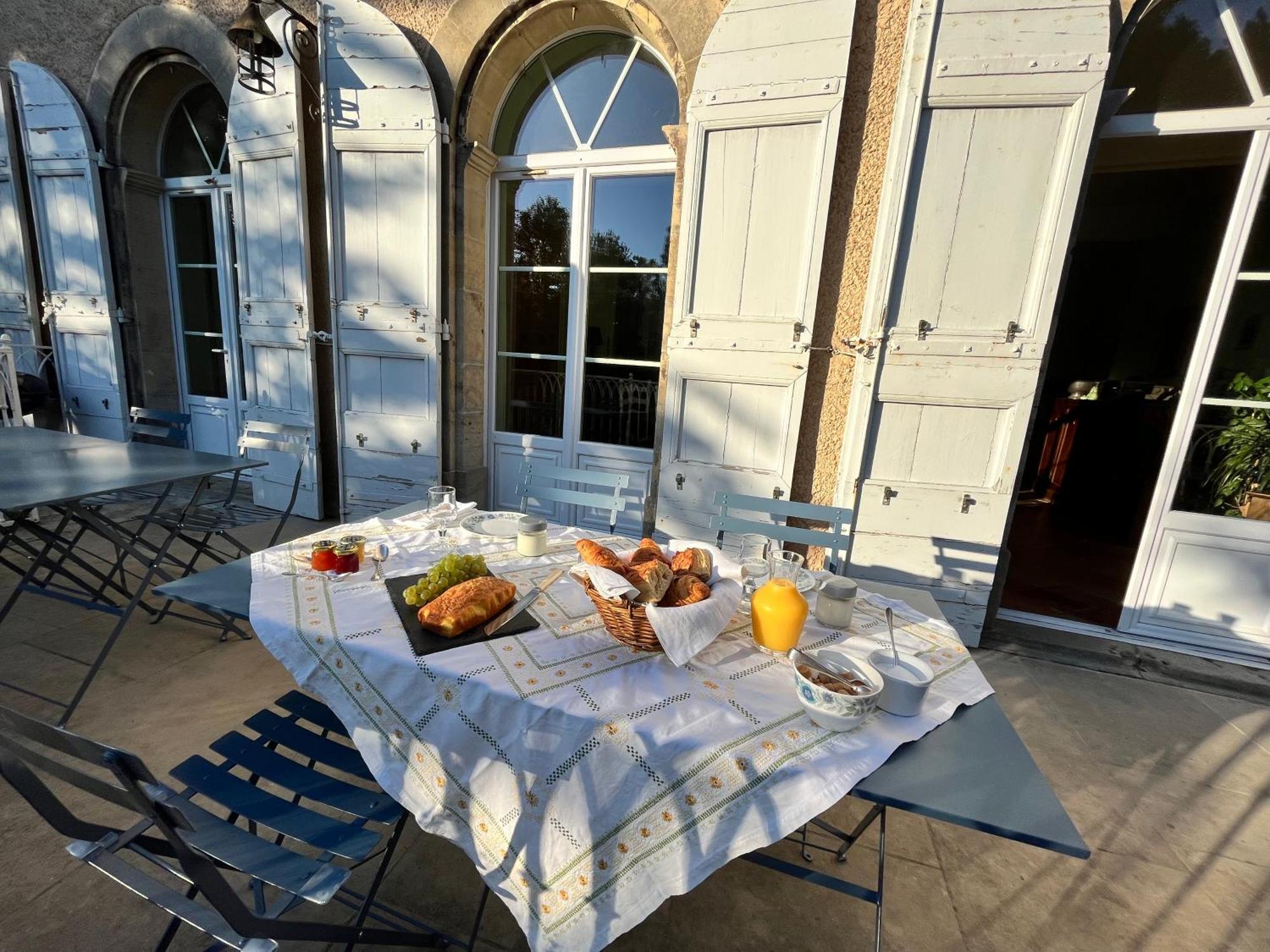 Le Domaine De Bed & Breakfast Villespy